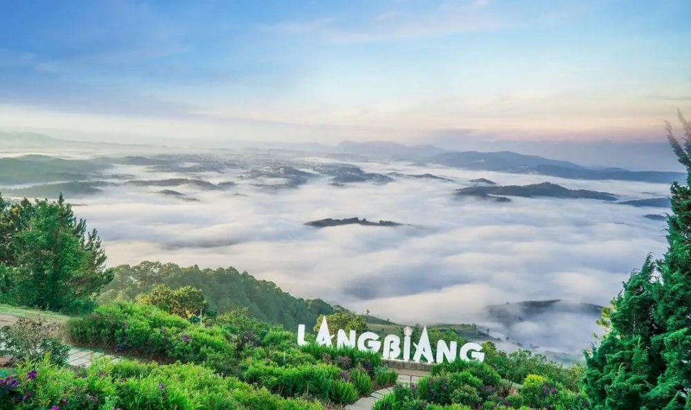 Đỉnh Langbiang là điểm đến quen thuộc của những tín đồ yêu Đà Lạt